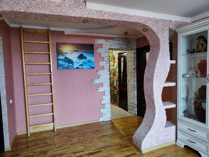 Фото 2: Квартира посуточно — Трёхкомнатная квартира на Дальнем переулке рядом с парком