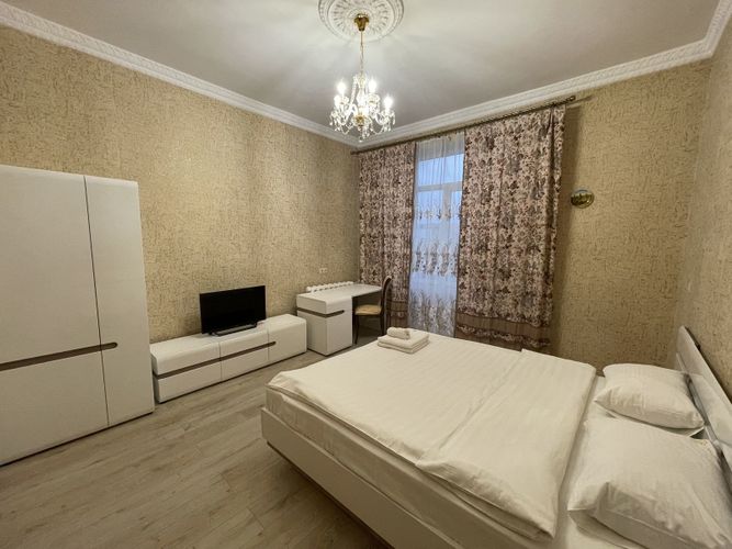 Фото 2: Квартира посуточно — 3-комнатные апартаменты на улице Ленина (80 кв. м)