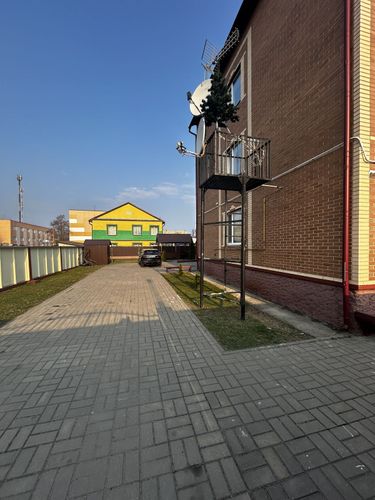 Фото 3: Дом посуточно — Трехэтажный гостевой коттедж «Люкс» на улице Риммы Кунько